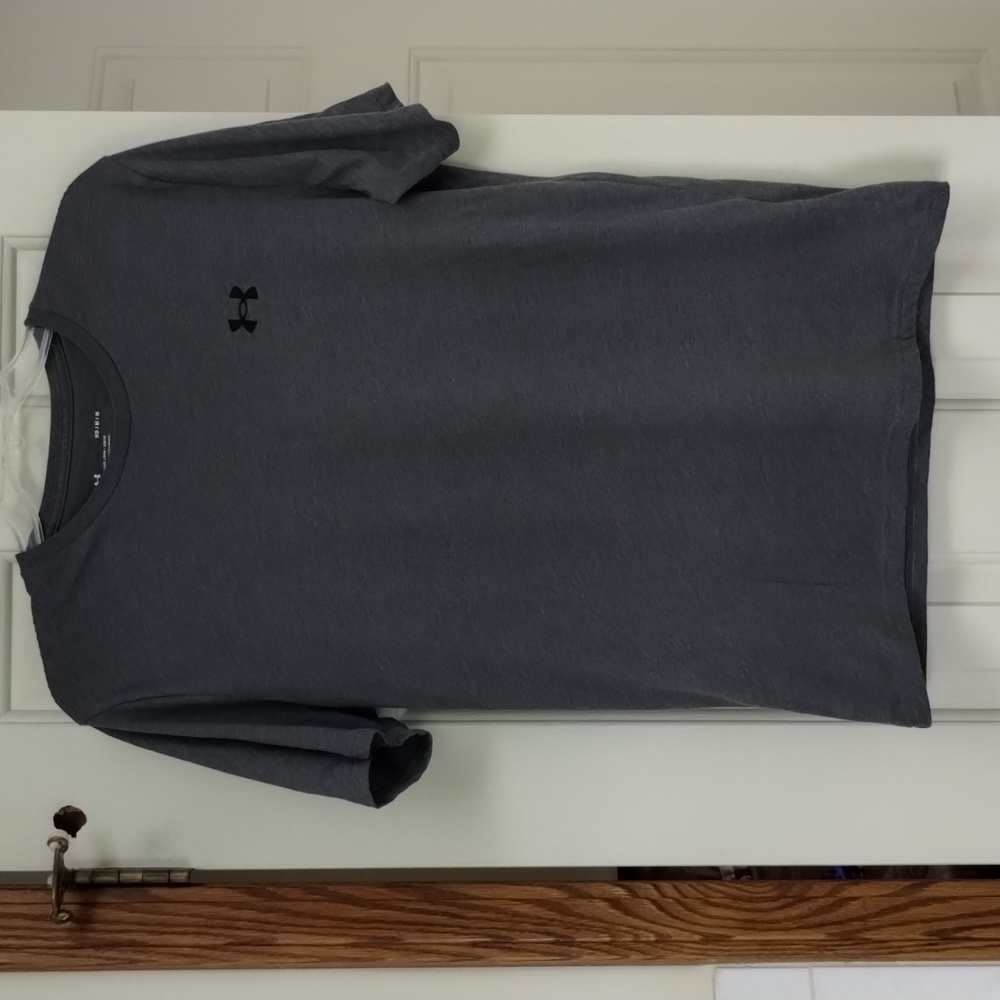 Under Armour men's gray short sleeve Tshirt